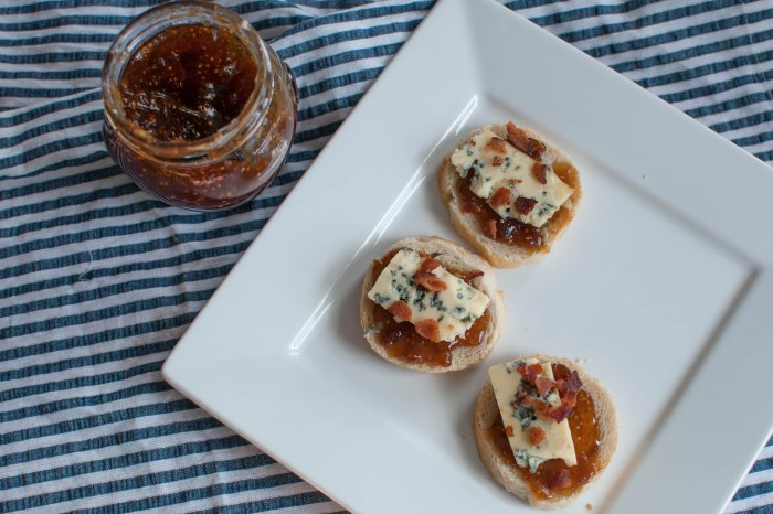 fig stilton toasts
